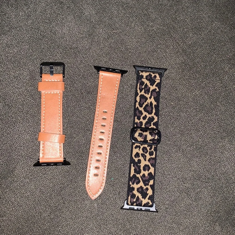 Pair of Apple Watch bands - tan leather and leopard elastic - 42mm - 48mm